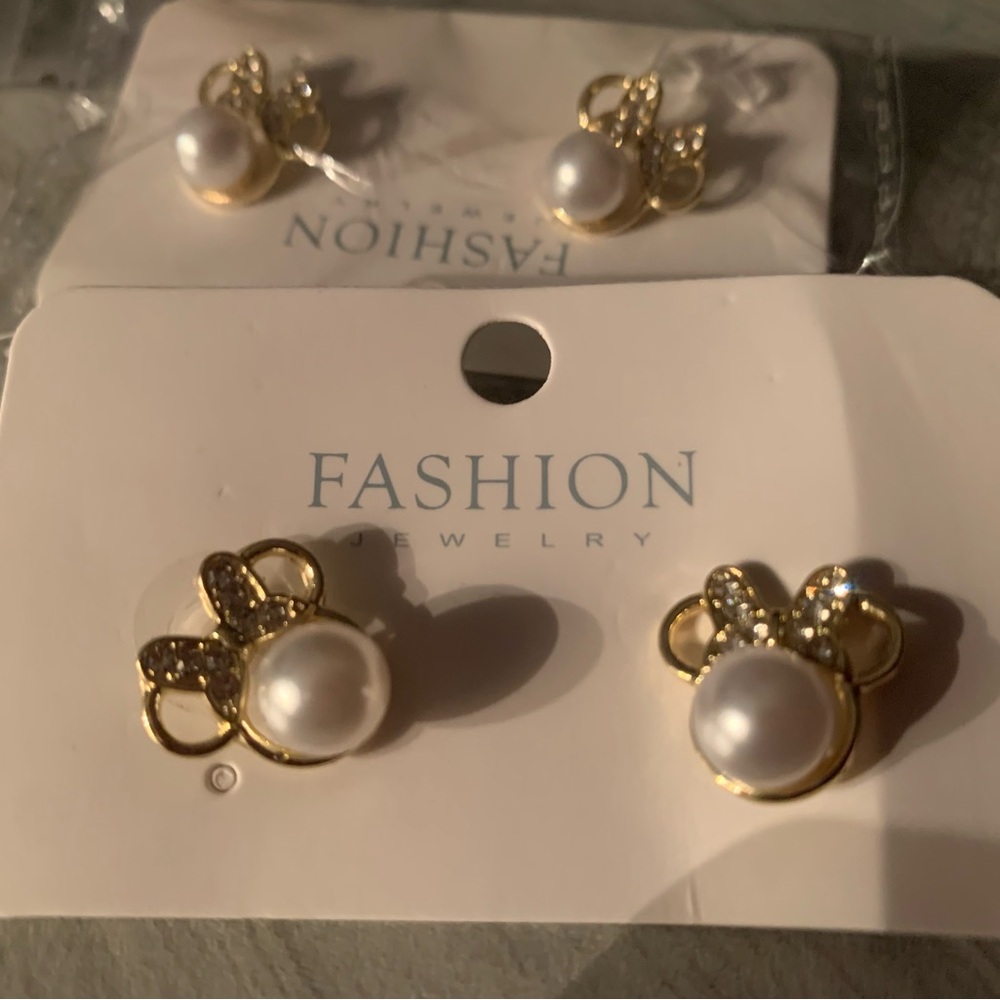 Elegant Gold and Pearl Earrings